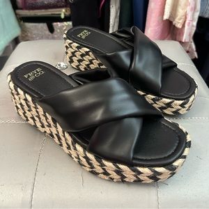 FRYE AND CO. Layton Black & Tan Woven Espadrilles Sandals Size 6